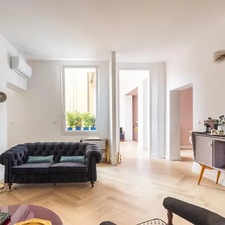 Artieri Suites, Piazza Maggiore * Болонья
